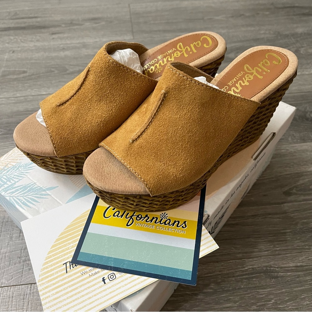 NIB Californians Martha Honey Suede Tan Wedge Sandals Mules Size 8